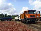 Transport piasku na budowę drogi w Szczecinie.